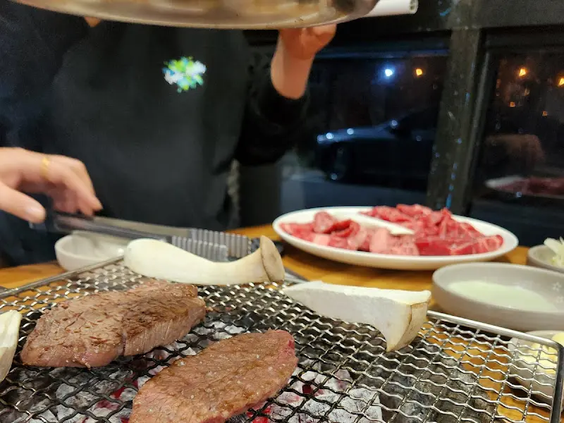 숯불에 구워진 한우