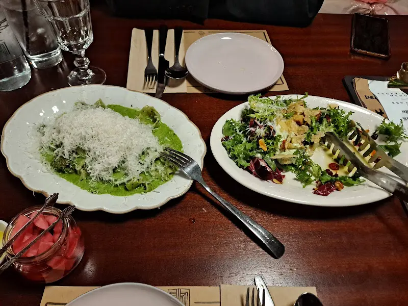 앤티크한 분위기의 테이블 세팅