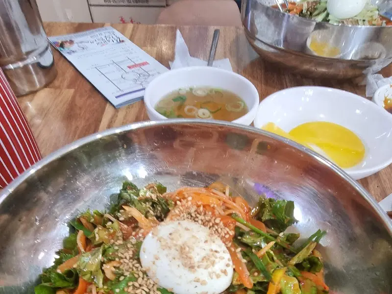 푸짐한 비빔국수