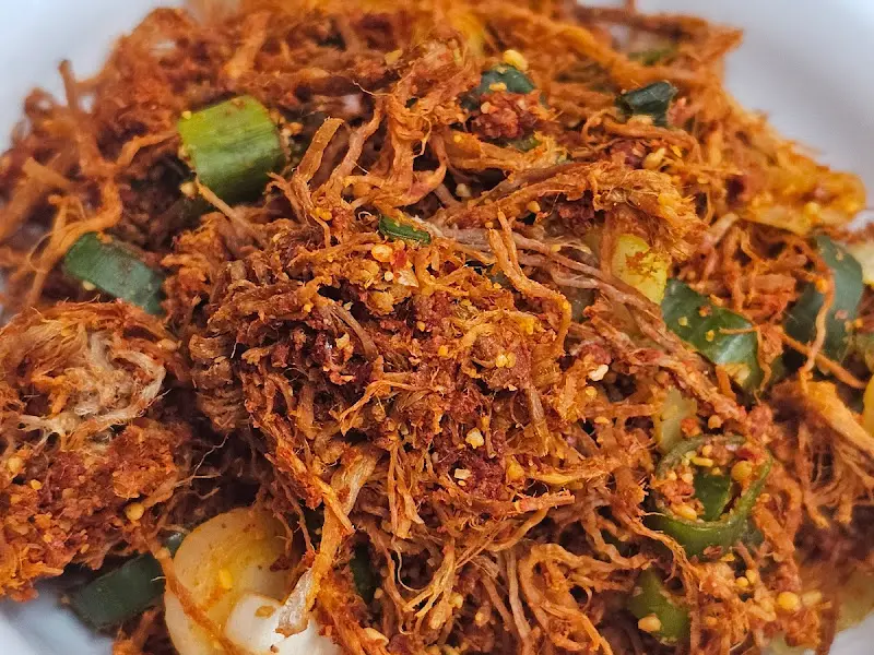 매콤한 고기 고명