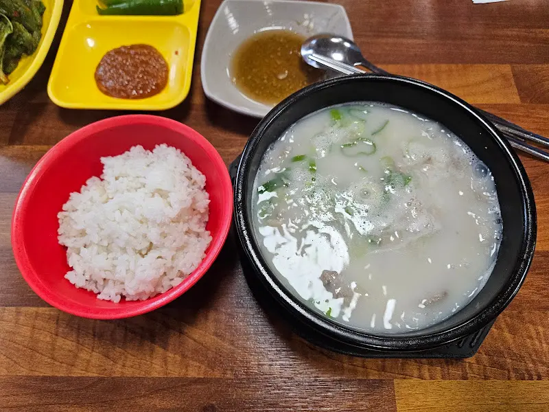 순례국밥 기본 상차림