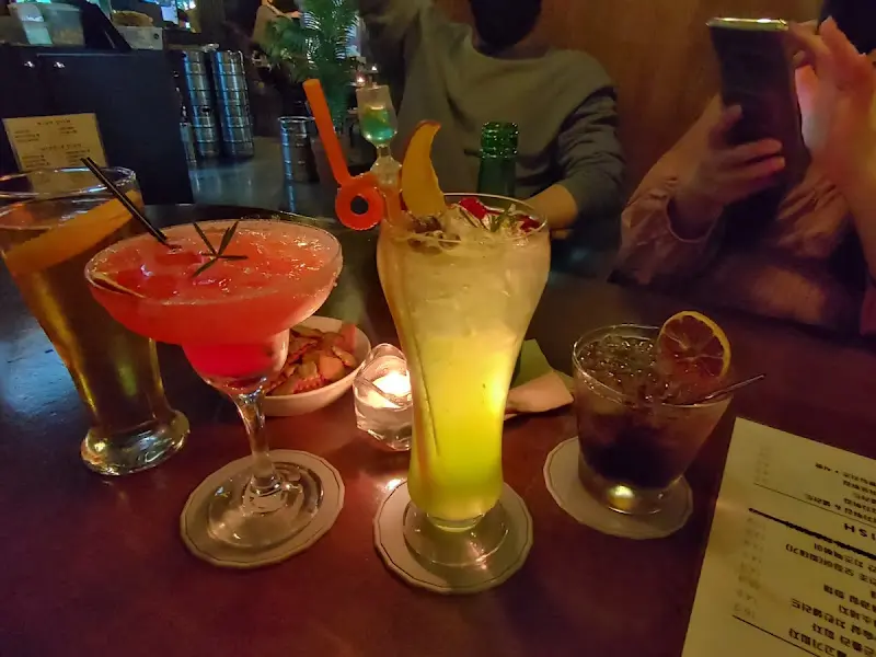 다채로운 색감의 칵테일