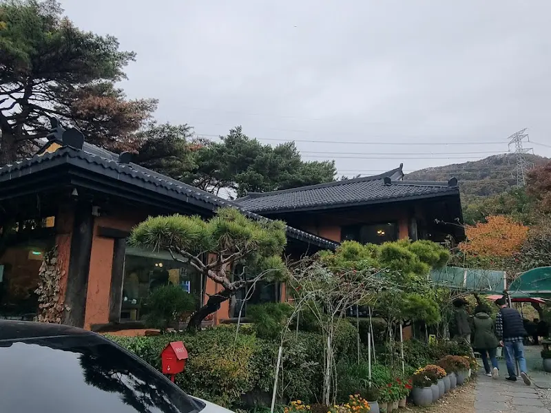 율리정 외부 전경