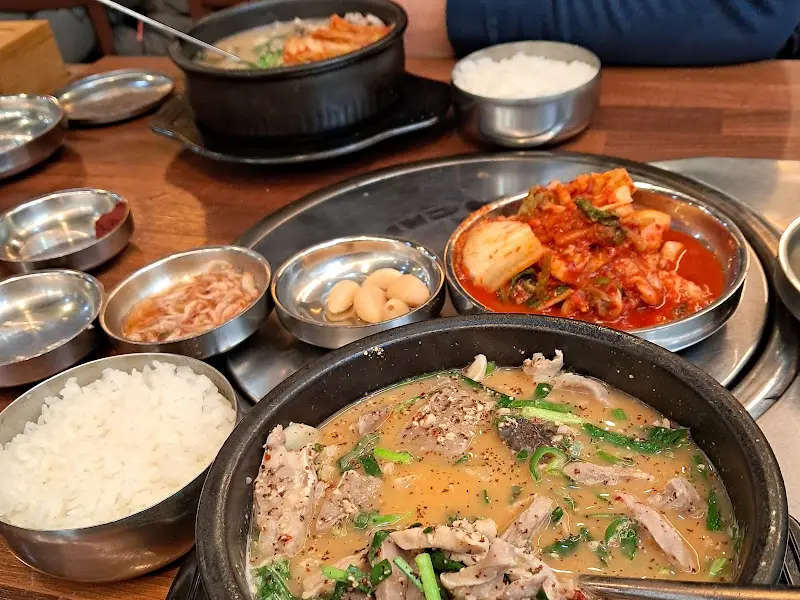 황해식당 순대국밥 한 상 차림
