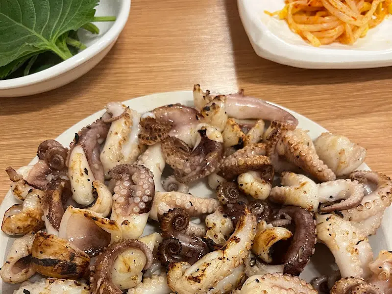 탱글탱글한 쭈꾸미와 깻잎의 조화