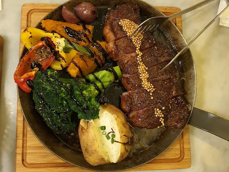 스테이크와 가니쉬