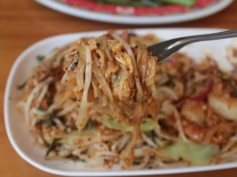 팟타이 한 젓가락