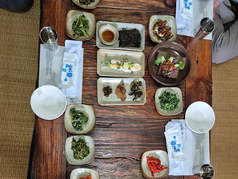 향긋한 연잎에 싸여진 울산 가랑잎새의 연잎밥