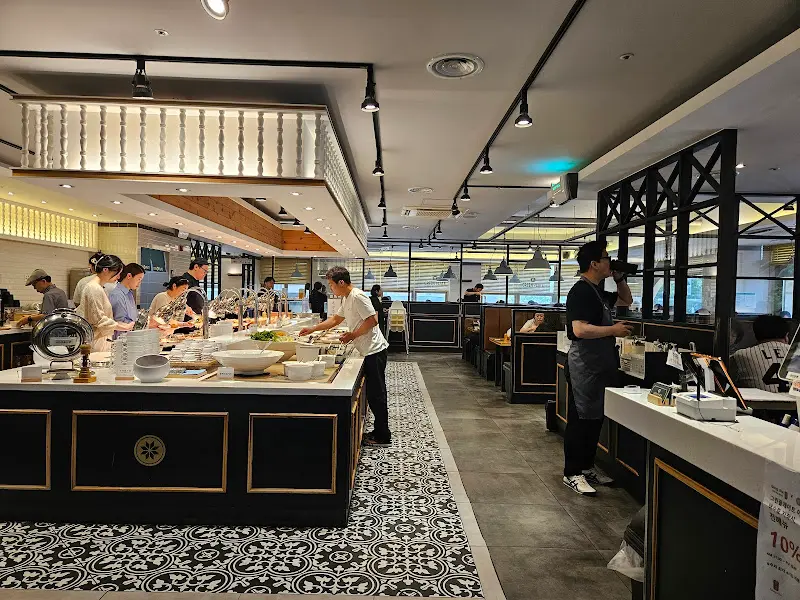 다양한 뷔페 음식