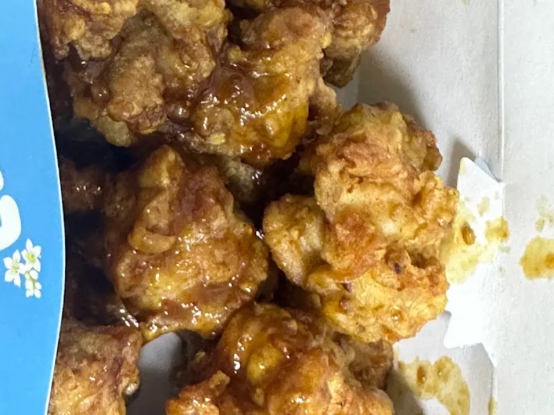 줄 서서 기다리는 손님들