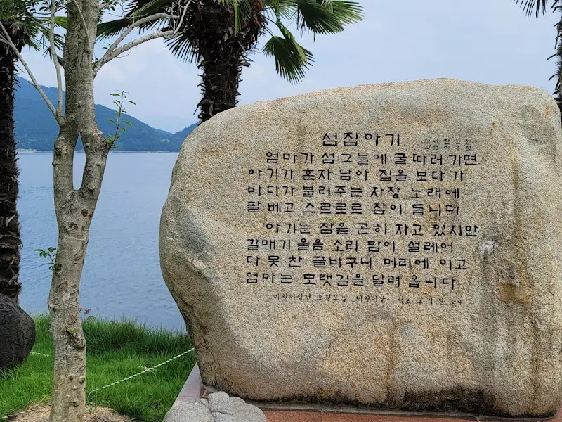 카페 건물 외관