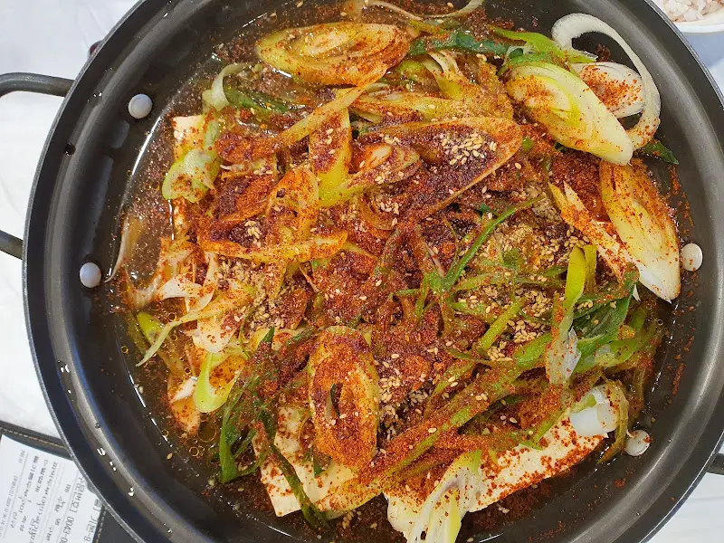 노릇하게 구워진 들기름 두부구이