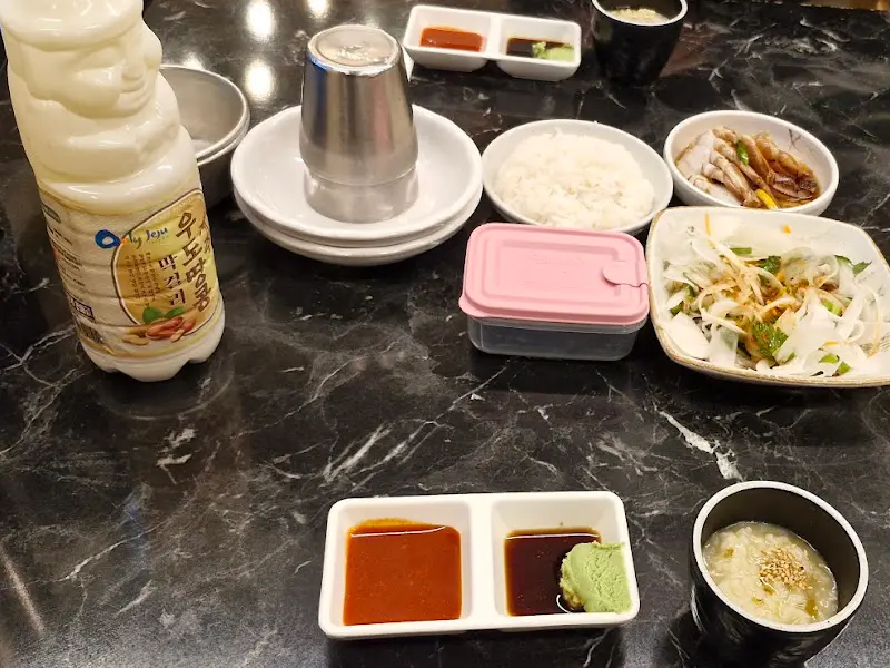 싱싱한 해산물이 가득한 물회