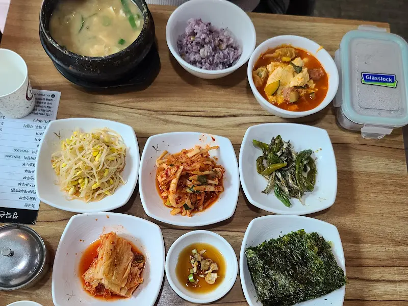 돌솥밥에 물을 부어 만든 누룽지