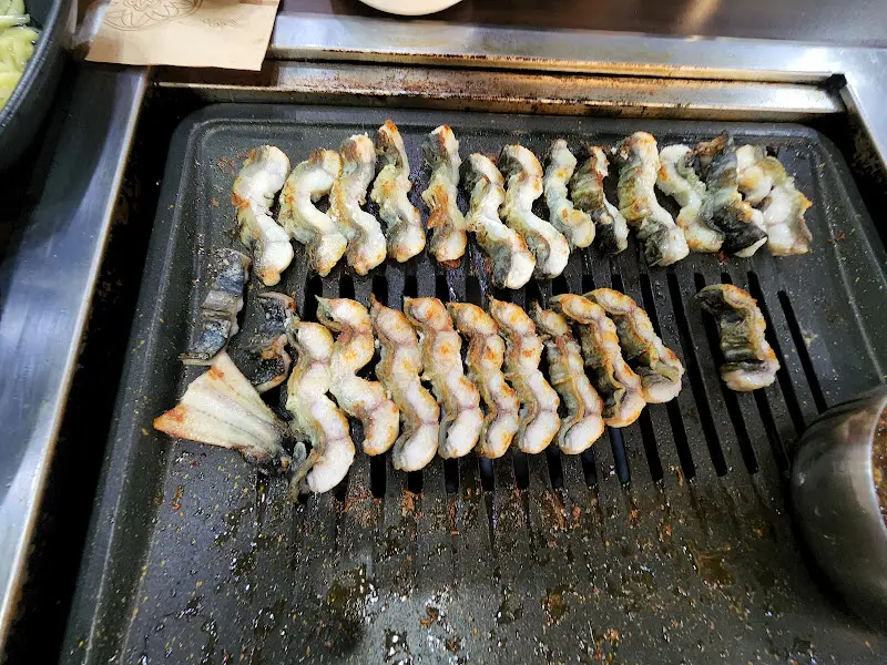 노릇노릇 익어가는 장어