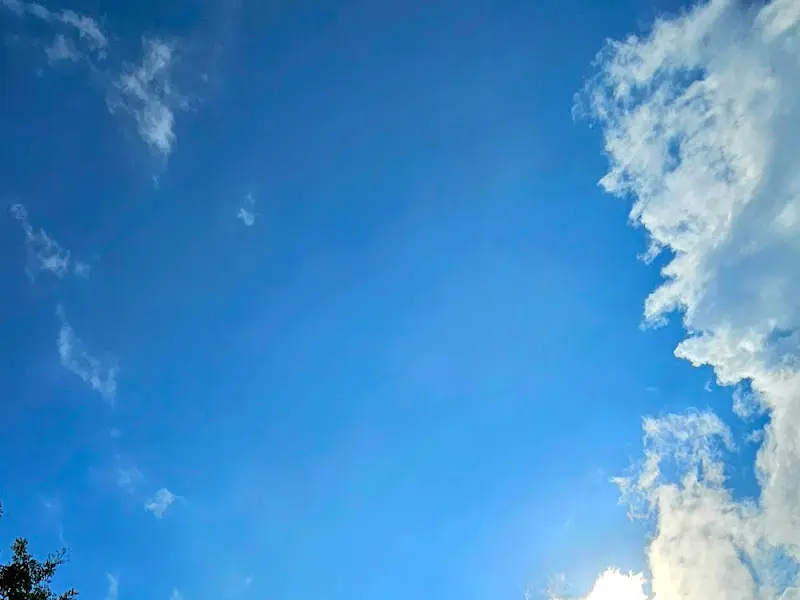 흔들바위에서 바라본 평창의 푸른 하늘