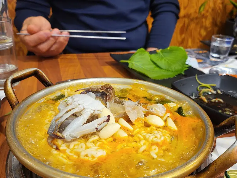 라면에 게가 들어간 모습