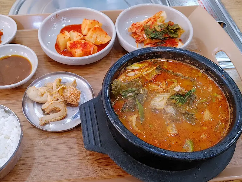 초원식당 뼈해장국과 밑반찬