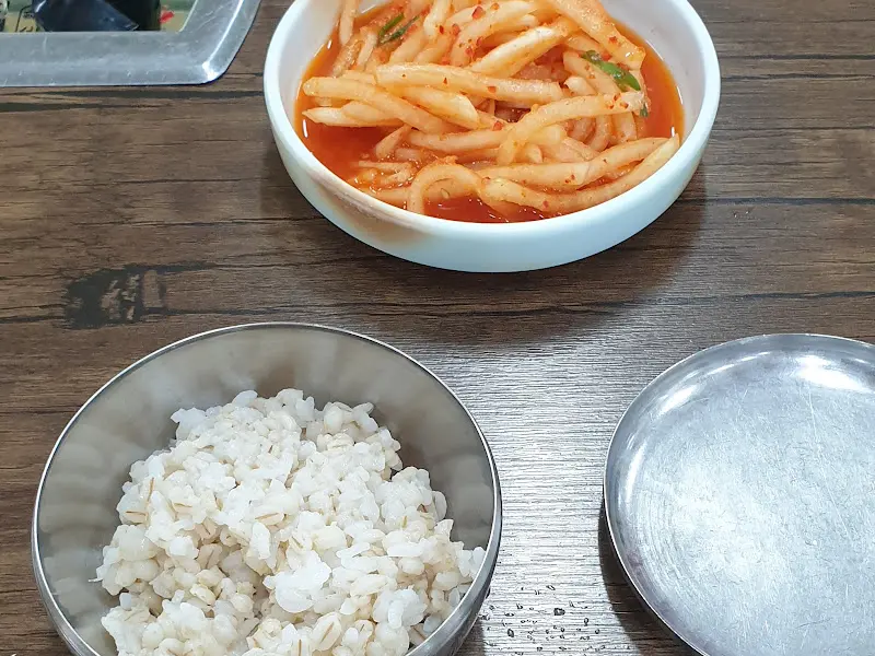 보리밥과 무생채