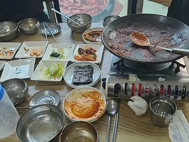 식사를 마친 후의 테이블