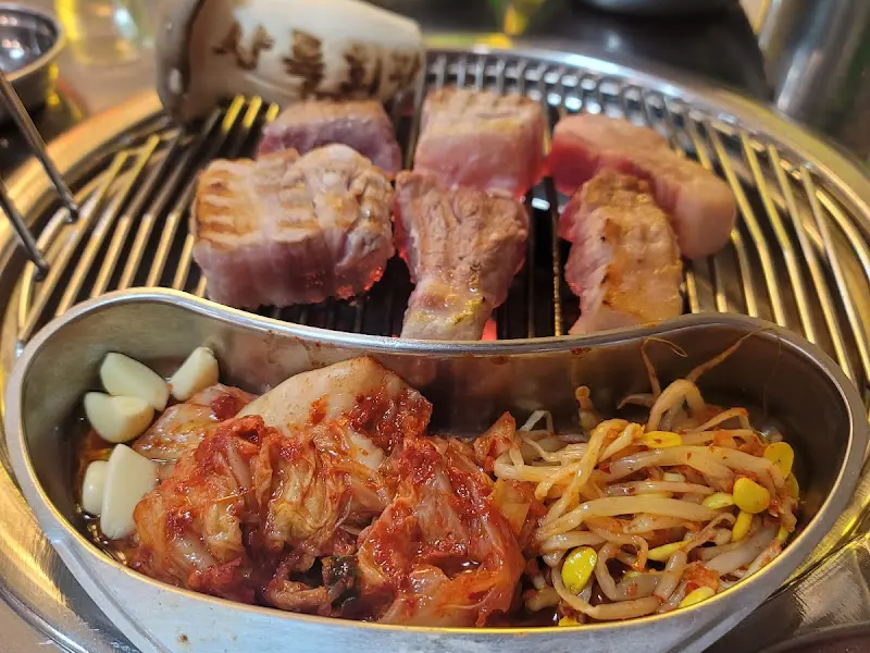 연탄불에 구워지는 고기