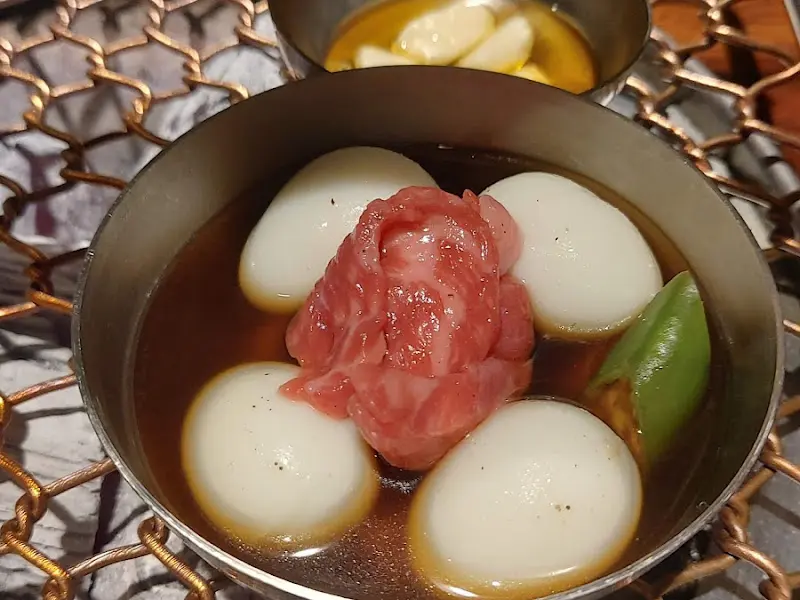 계란이 들어간 독특한 곁들임 메뉴