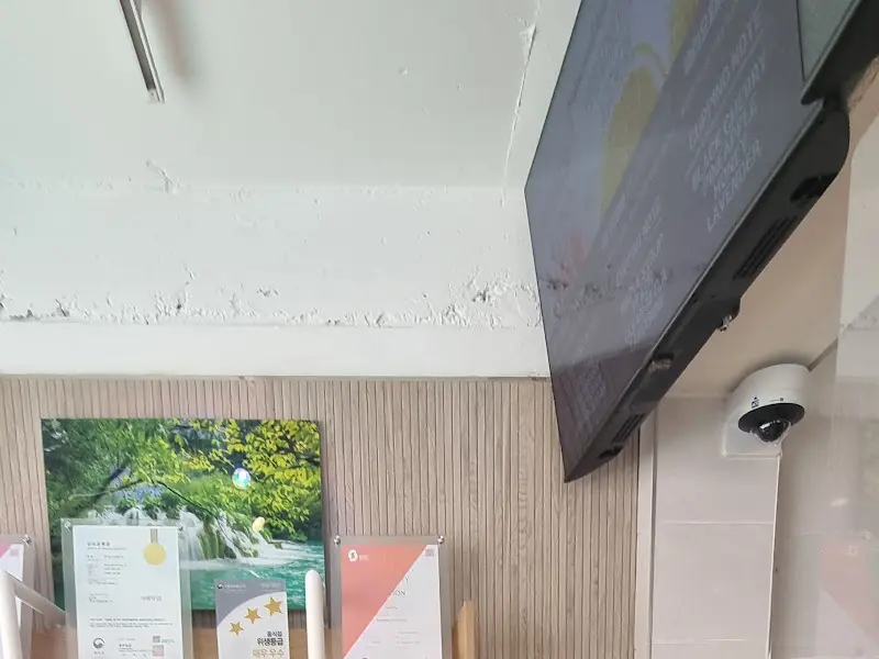 카페 내부 인테리어