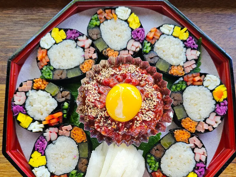 보석육회김밥 근접샷