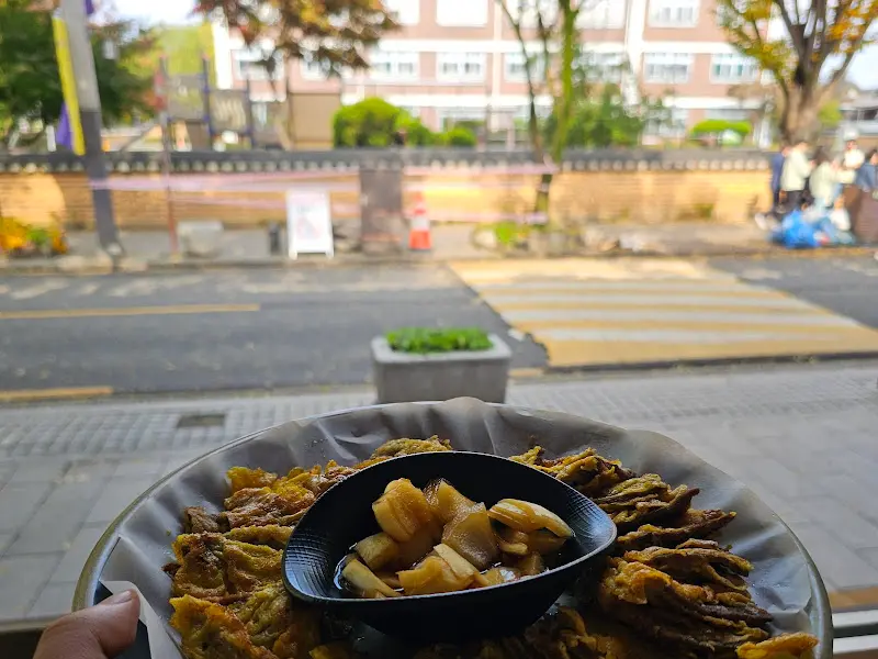 육전과 양파장아찌