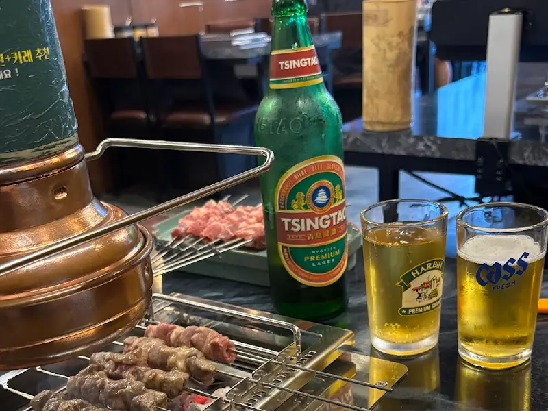 칭따오 맥주와 양꼬치의 완벽한 조화