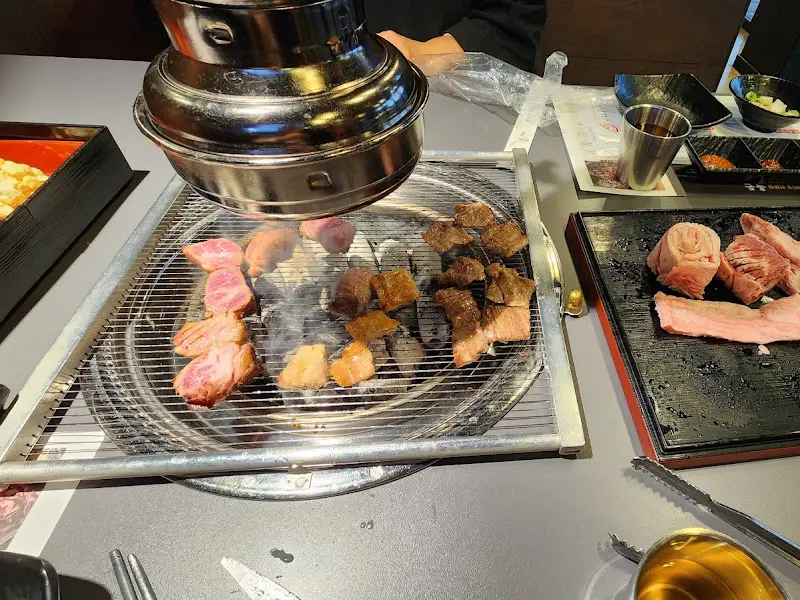 고기를 굽는 모습