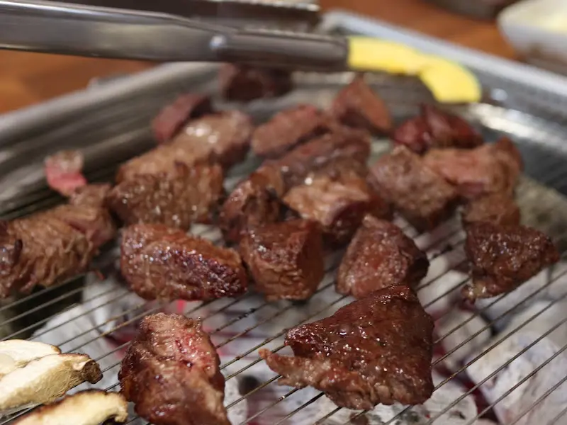 참숯 화로에 구워 더욱 맛있는 돼지갈비