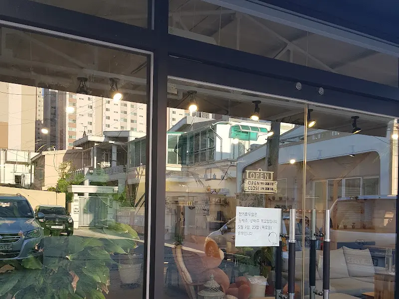 샐러드 가게 외관