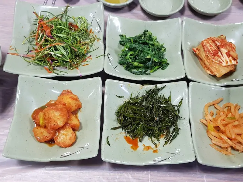 다양한 밑반찬들