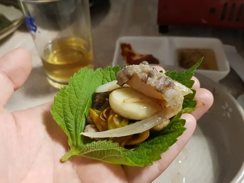 쌈으로 즐기는 삼합