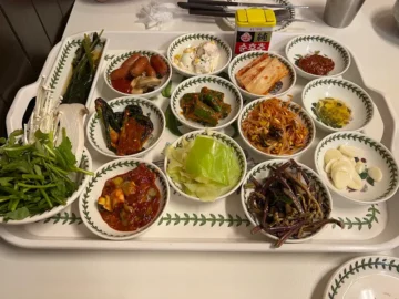 샤로수길 뒷골목 숨은 보석, 정겨운 냉삼집에서 맛보는 서울 맛집 향수