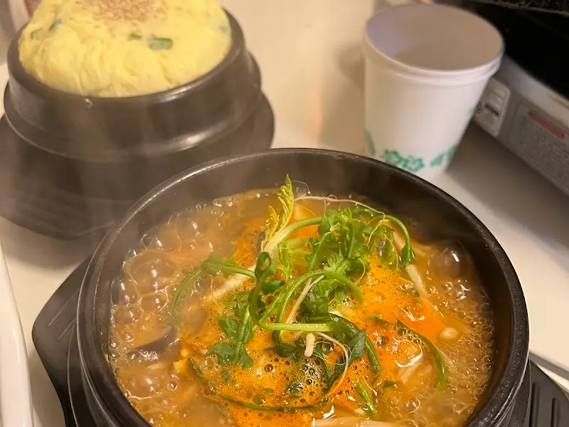 뚝배기에 담겨 나온 된장찌개와 계란찜