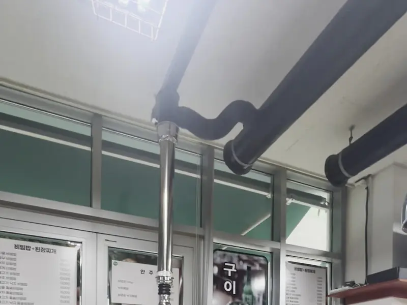 깔끔한 식당 내부