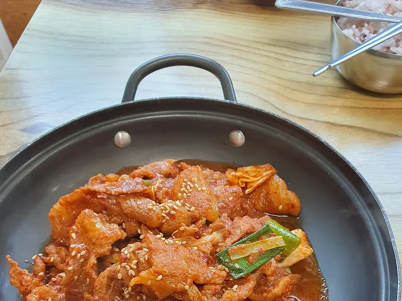 윤기가 좌르르 흐르는 제육볶음