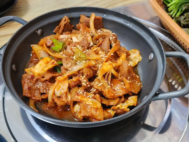 푸짐한 제육볶음의 모습