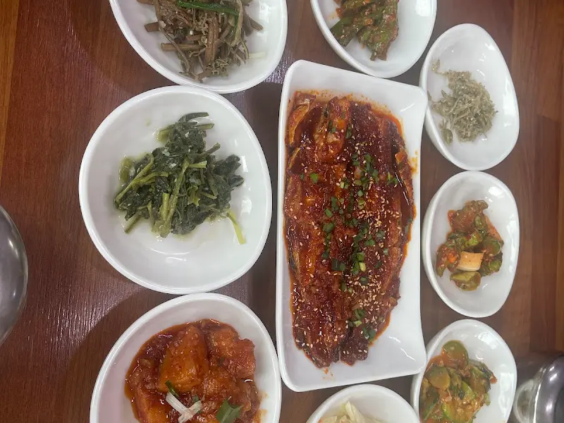 정갈하게 차려진 밑반찬