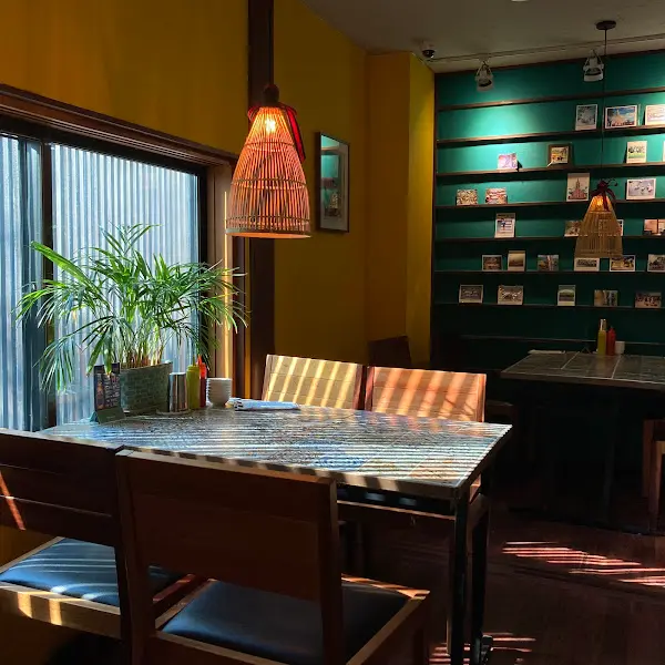 햇살이 들어오는 창가 좌석