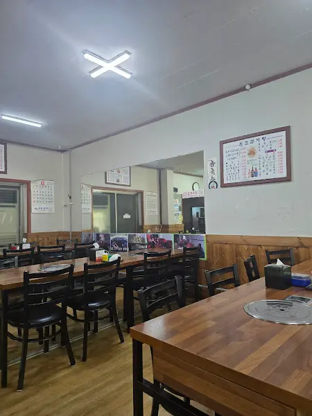 원조감자탕 내부