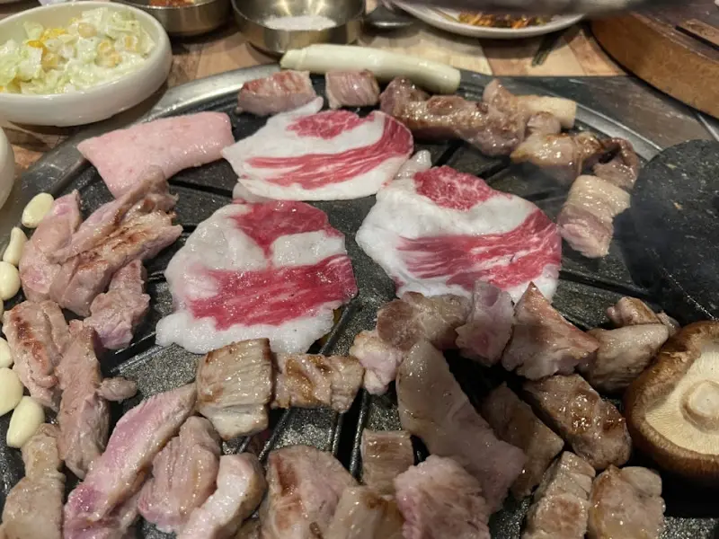 불판 위의 고기