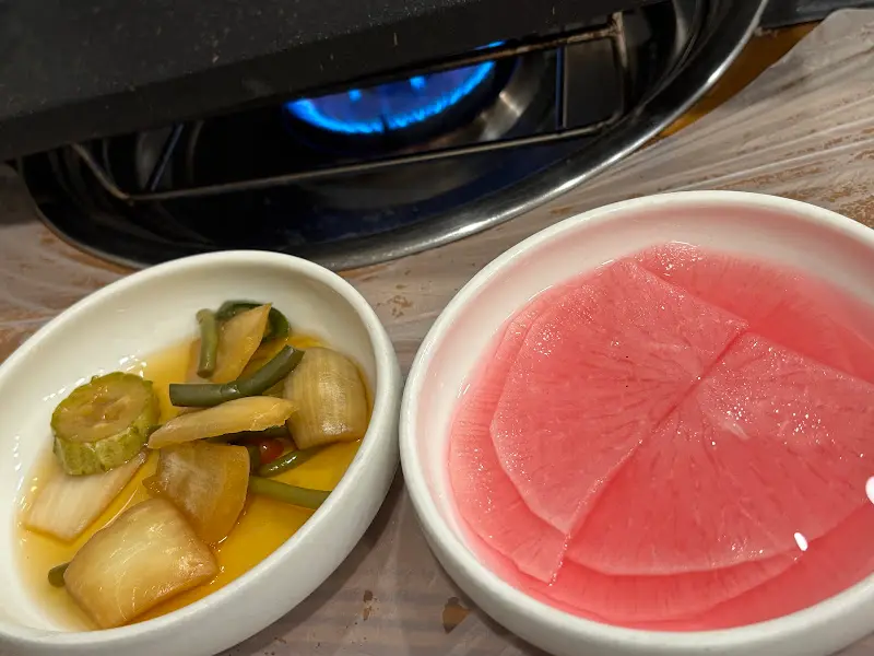 볶음밥과 동치미의 조화