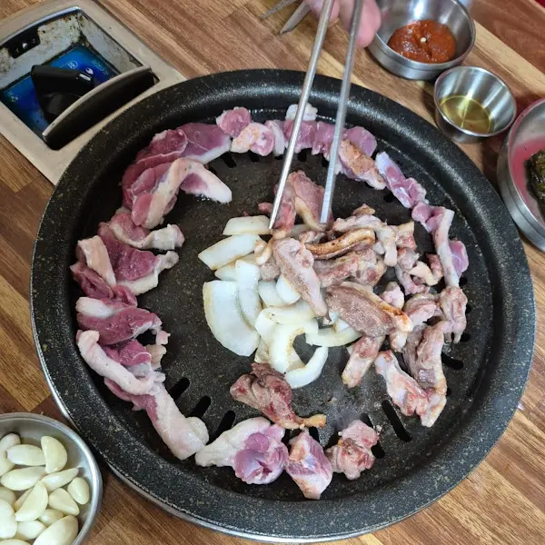 오리고기 굽는 모습