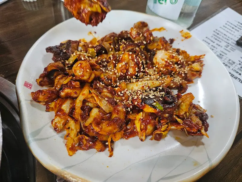 쭈꾸미 볶음 한 젓가락