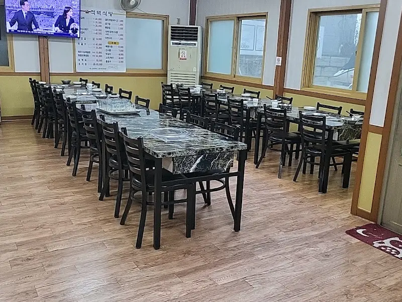 적덕식당 내부 전경