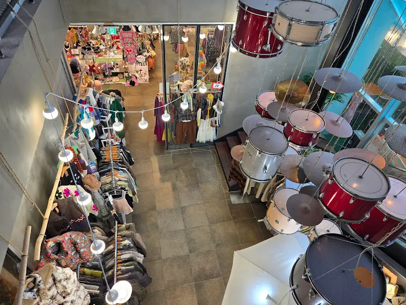 카페 내부 소품샵