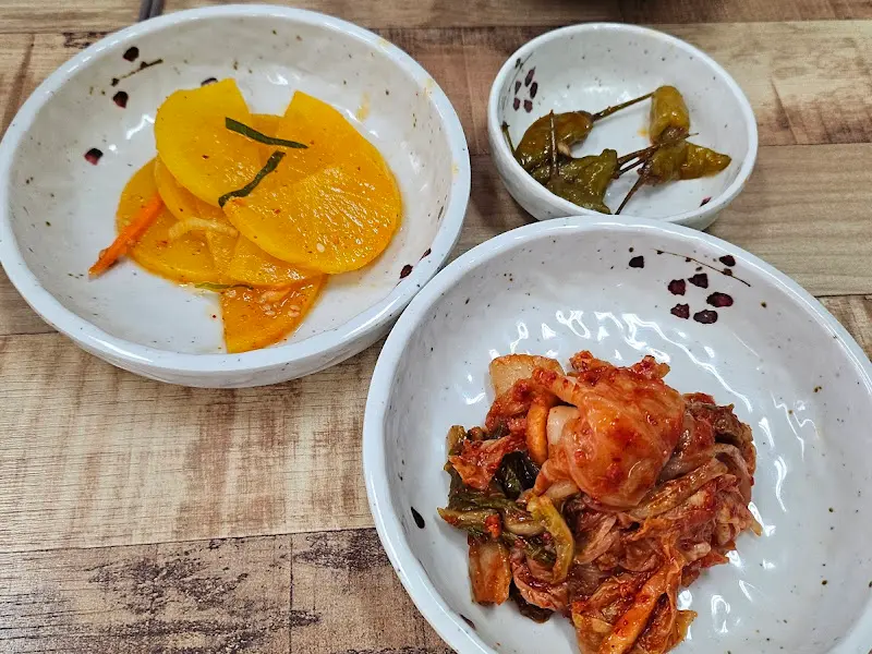 콩국수와 함께 제공되는 반찬